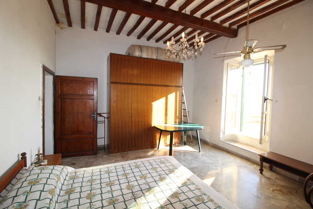 Big apartment with panoramic terrace in the historical centre