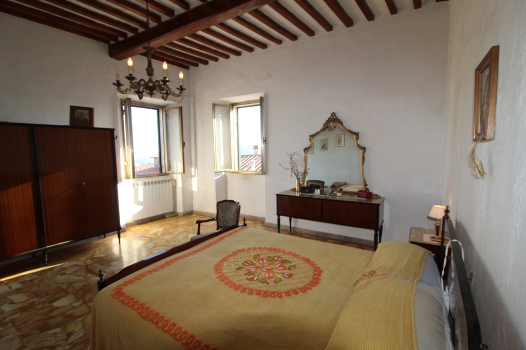 Big apartment with panoramic terrace in the historical centre